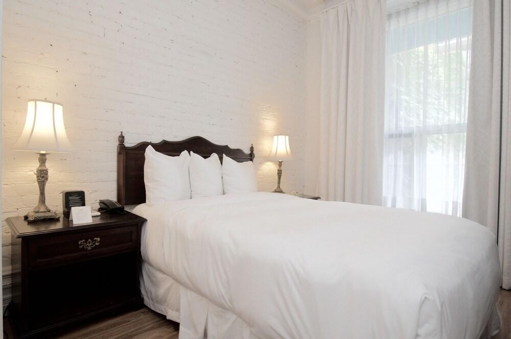 Ambrose House & Cafe - Self Check-In Guesthouse Montreal Bagian luar foto