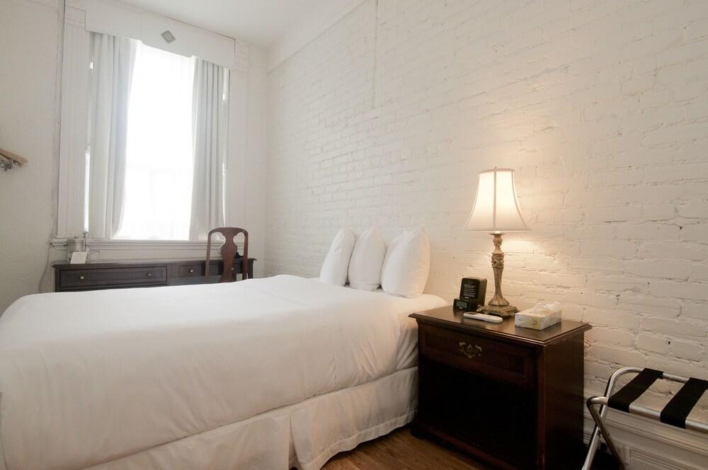 Ambrose House & Cafe - Self Check-In Guesthouse Montreal Bagian luar foto
