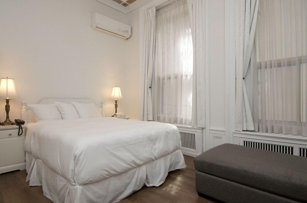 Ambrose House & Cafe - Self Check-In Guesthouse Montreal Bagian luar foto