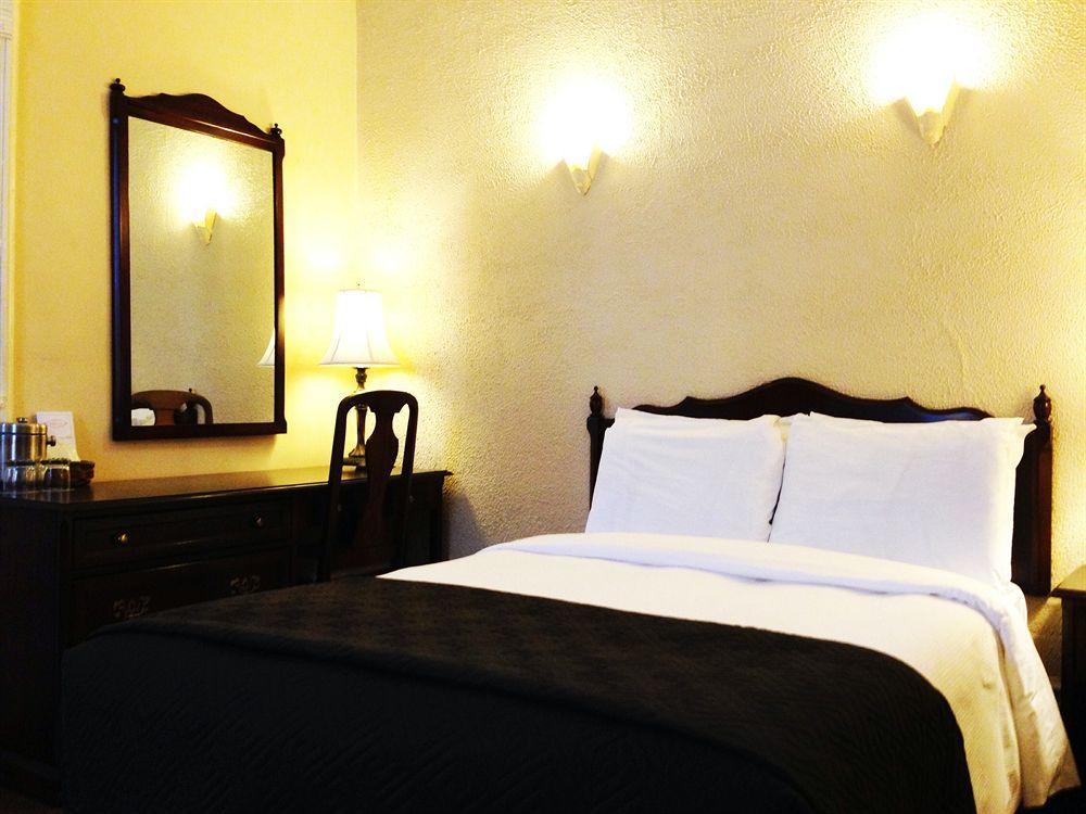 Ambrose House & Cafe - Self Check-In Guesthouse Montreal Bagian luar foto