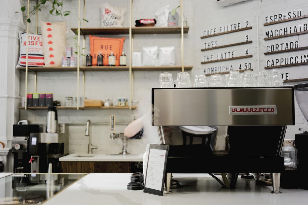 Ambrose House & Cafe - Self Check-In Guesthouse Montreal Bagian luar foto