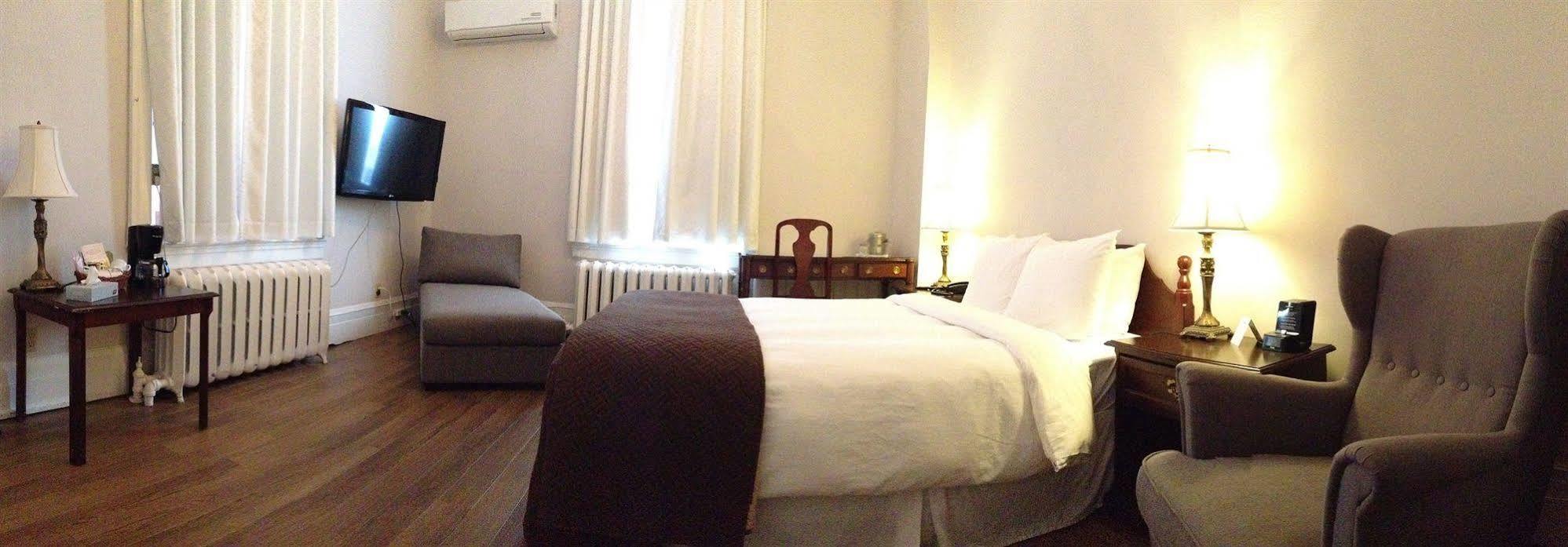 Ambrose House & Cafe - Self Check-In Guesthouse Montreal Bagian luar foto