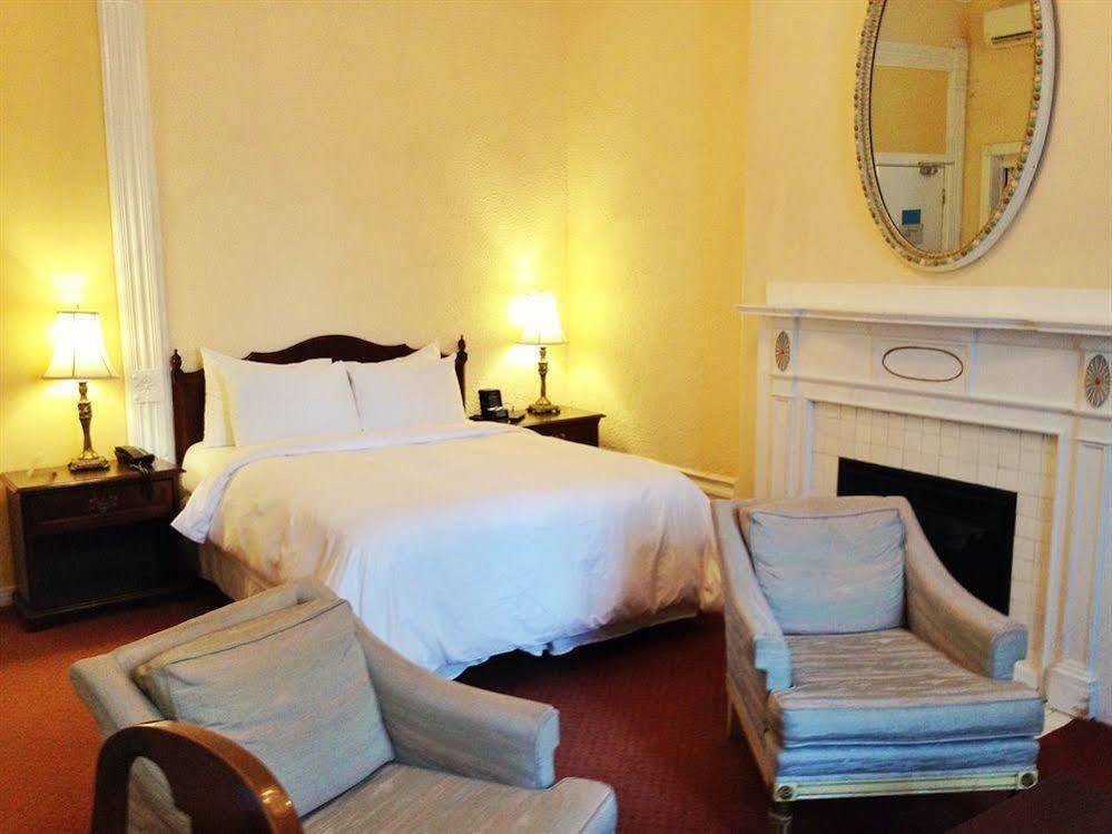 Ambrose House & Cafe - Self Check-In Guesthouse Montreal Bagian luar foto